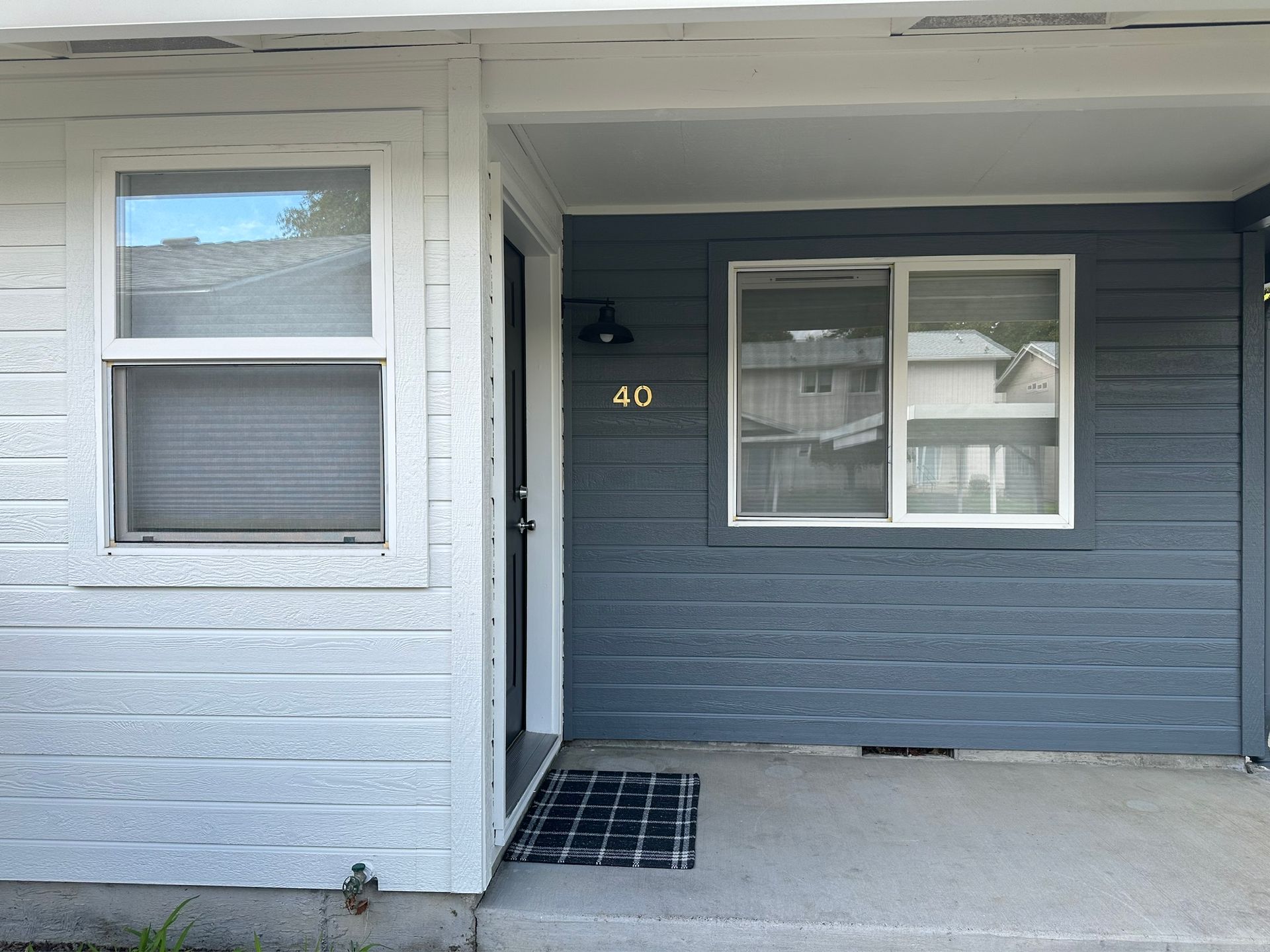 Talent Apartment: 220 West Rapp Road