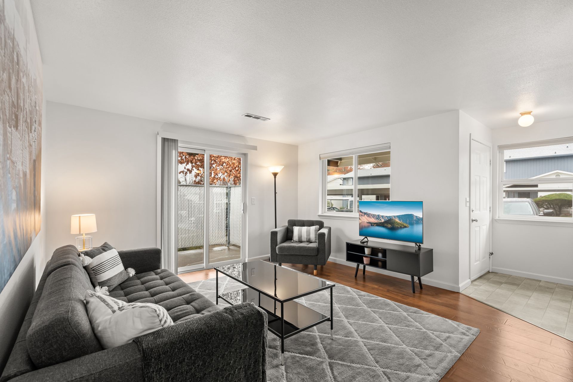 Talent Apartment: 220 West Rapp Road