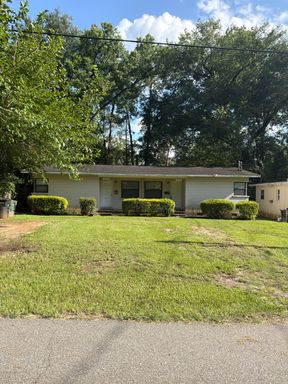 Duplex Walking distance to FSU Available NOW – photo 1