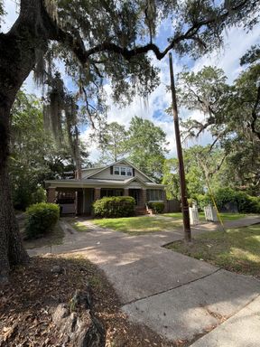 Downtown2/1 Available NOW and. Recent remodel/ Pets allowed – photo 1