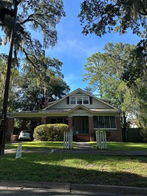 2/1 Downtown Quad Waling distance to Cascade Park- Available NOW. – photo 1
