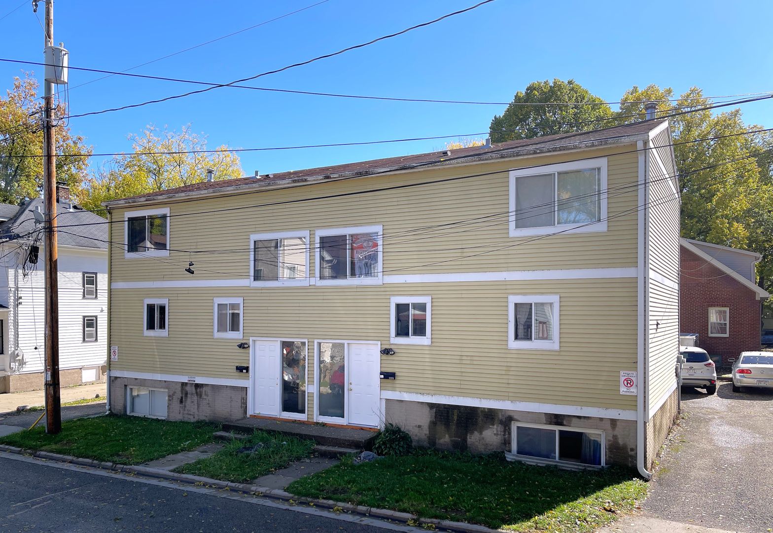 Madison Apartment: 1319 & 1321 St. James Ct.