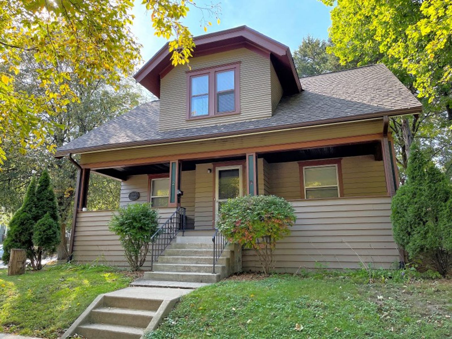 Madison House: 2 Lathrop St.