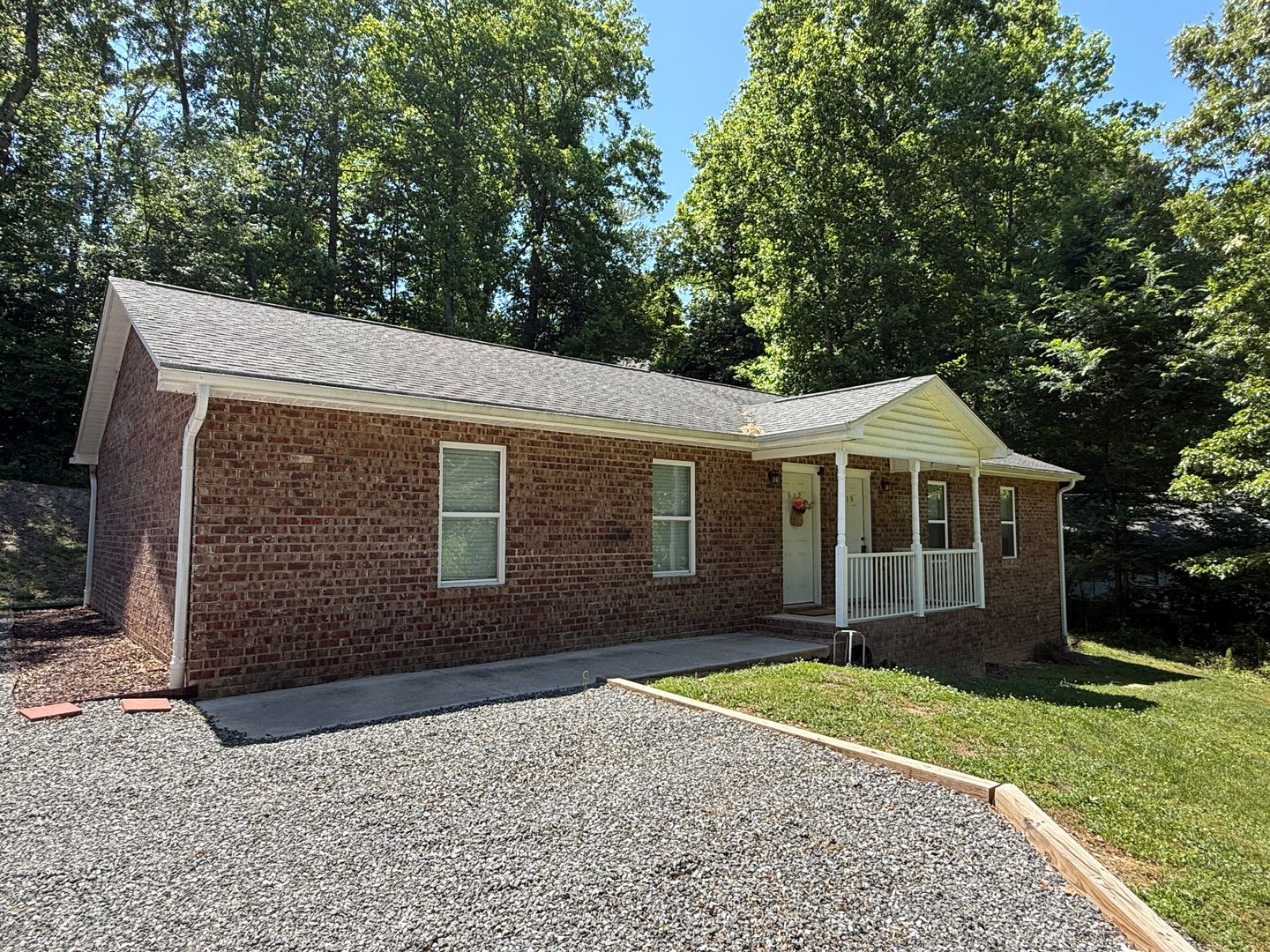 Lincolnton Apartment: 909 North Flint Street