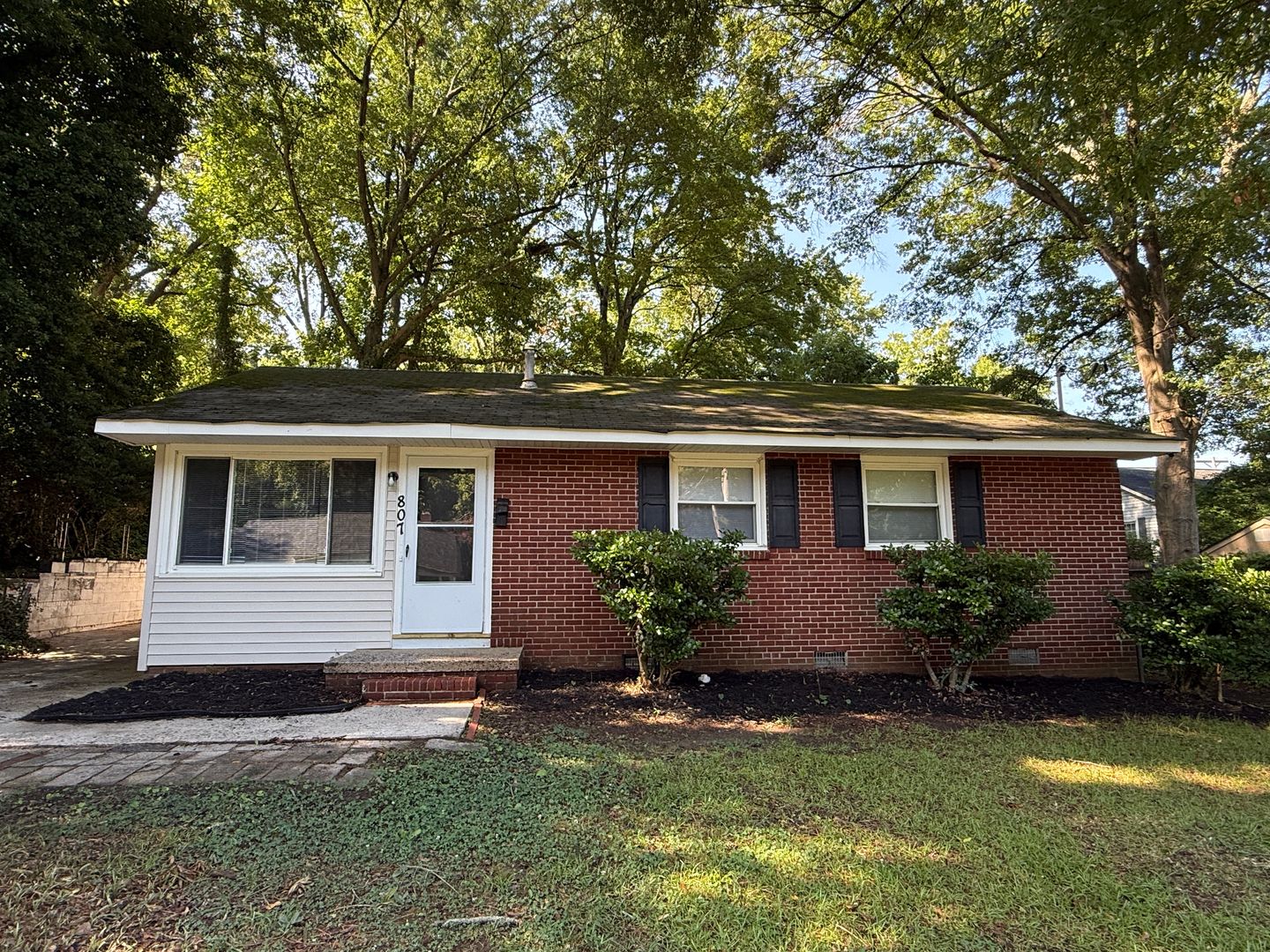 Gastonia House: 807 E Fourth Avenue