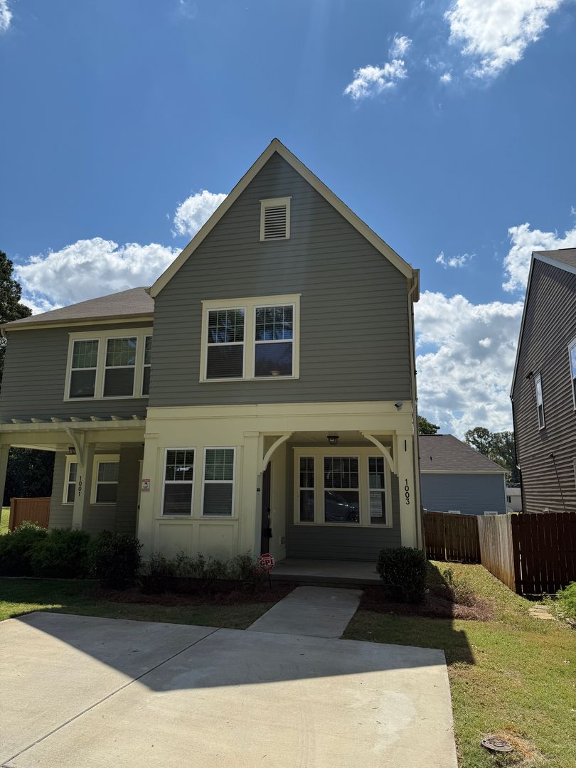 Charlotte House: 1003 Wainwright Avenue