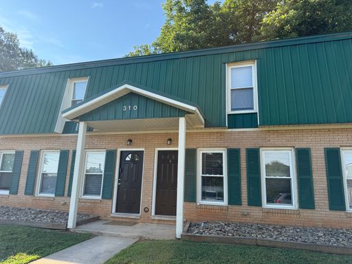 310 W Catawba Ave Unit 4, Mount Holly, NC 28120