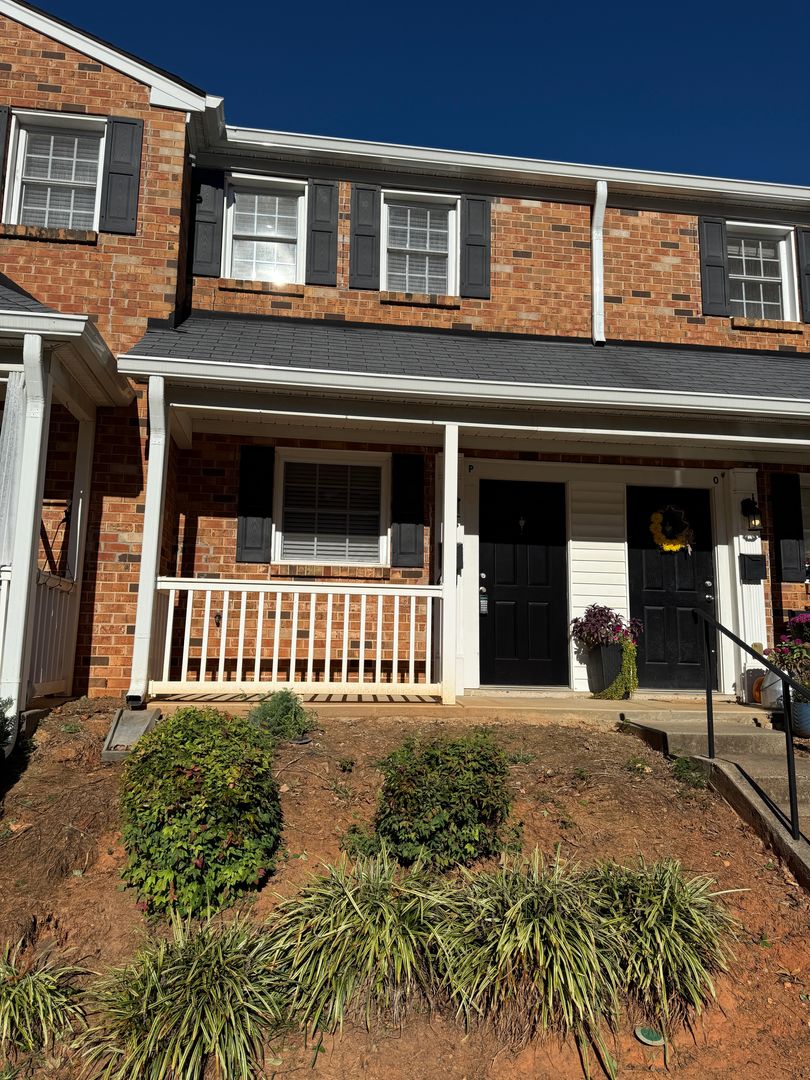 Charlotte House: 1348 Green Oaks Lane
