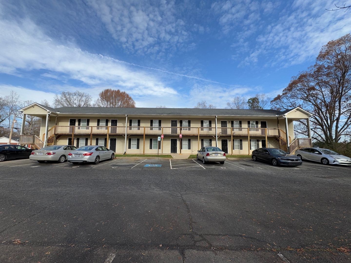 Concord Apartment: 320 Hamilton Drive NE