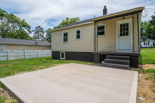 Listing photo thumbnail