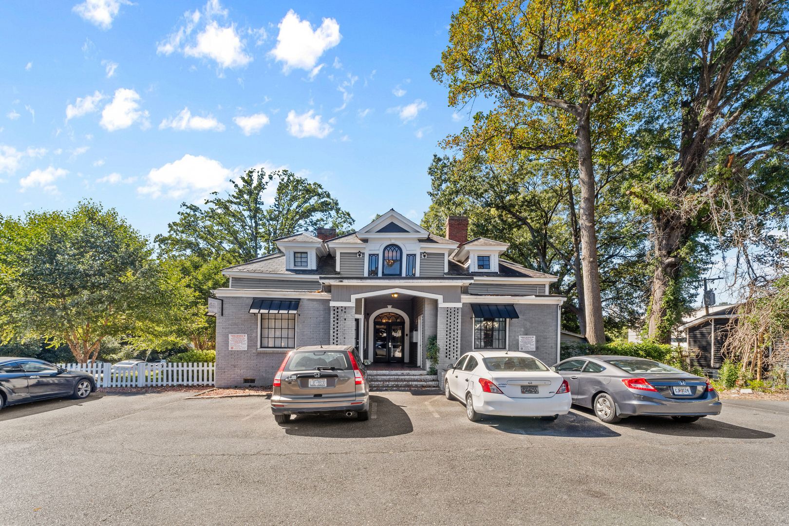 Charlotte House: 701 Louise Avenue #11
