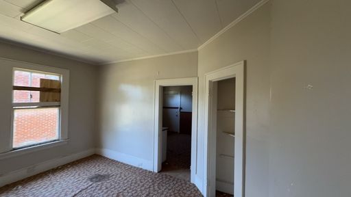 Listing photo thumbnail