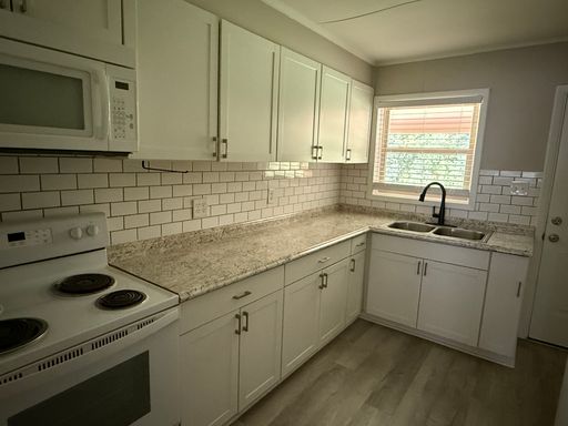 Listing photo thumbnail