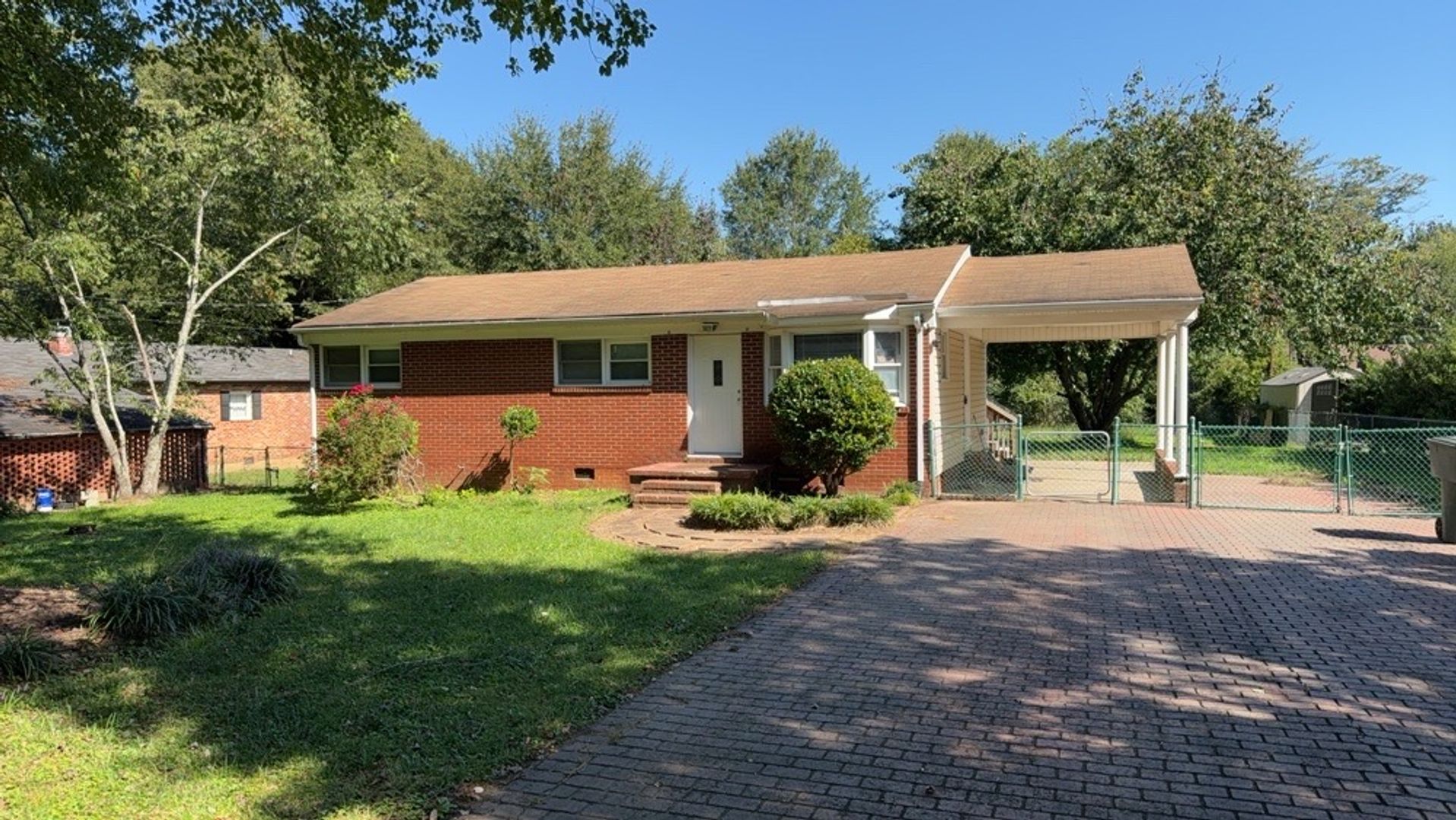 Gastonia House: 109 Pine Inn Drive