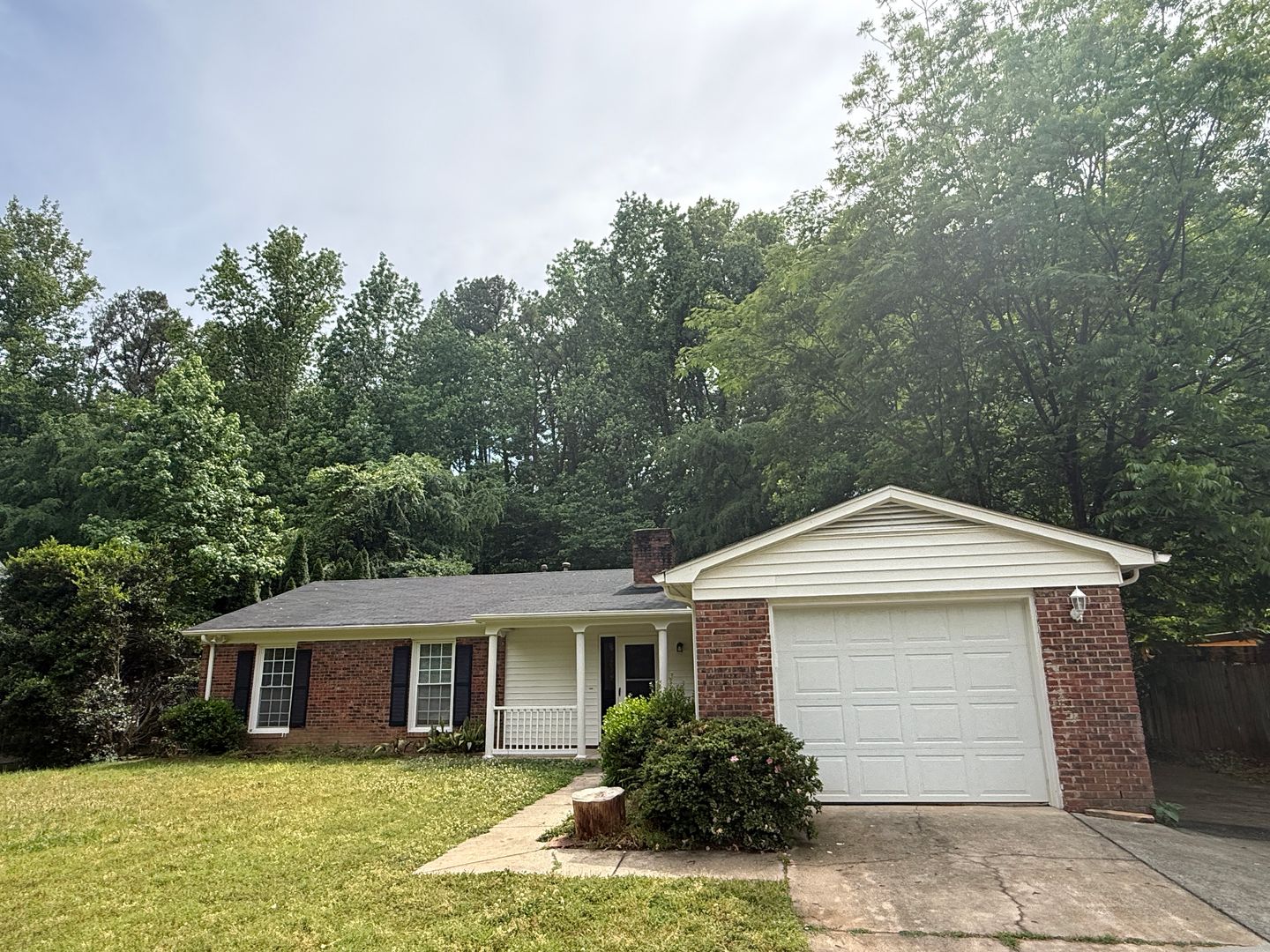 Charlotte House: 6341 Round Hill Road