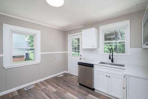 Listing photo thumbnail