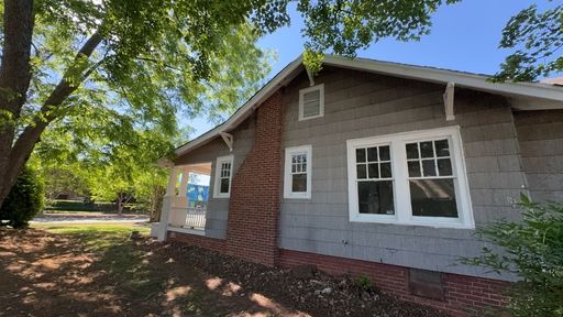Listing photo thumbnail