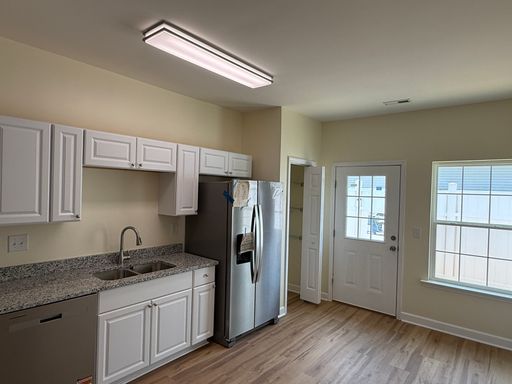 Listing photo thumbnail