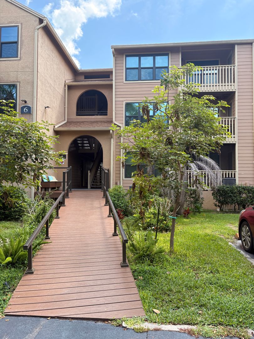 Daytona Beach Condo: 1401 S Palmetto Ave #611, Daytona Beach, FL 32114