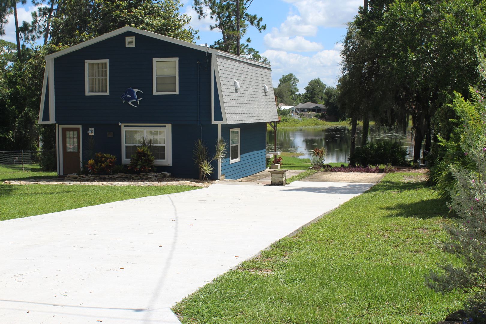 Debary House: 261 Ponce Ln