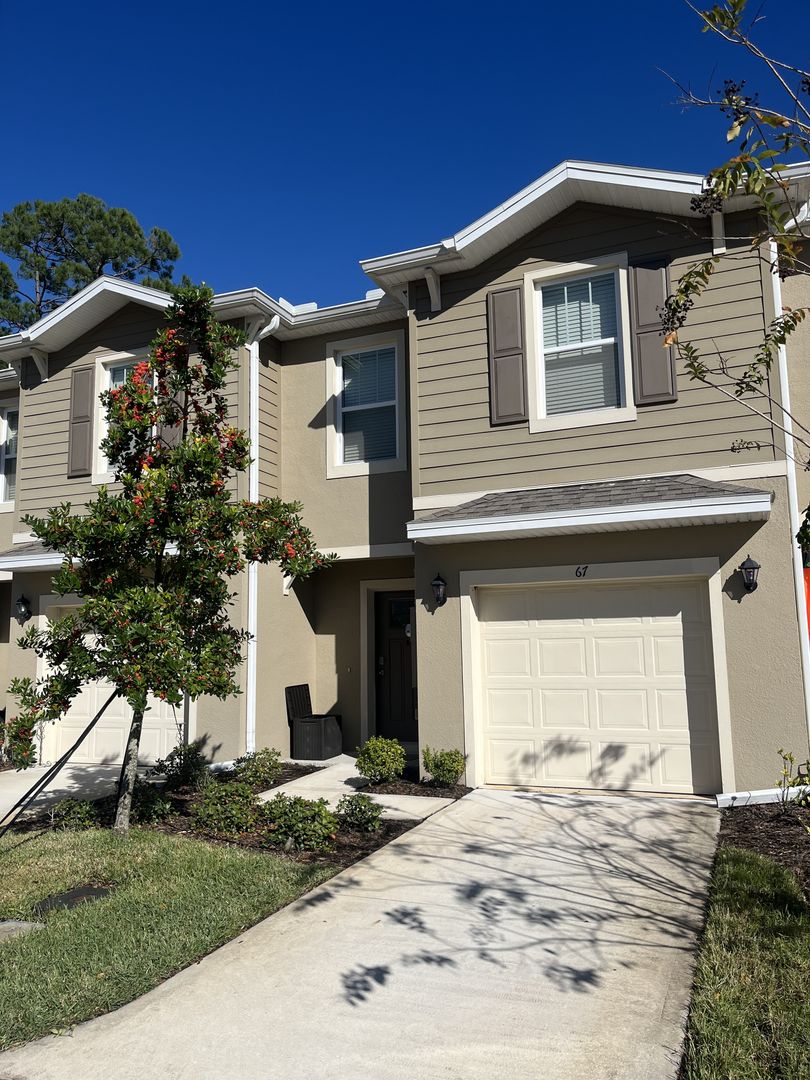 Port Orange Townhome: 67 Bella Oaks Dr
