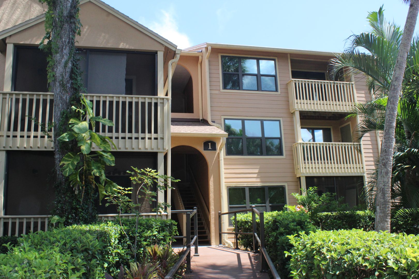 Daytona Beach Condo: 1401 S Palmetto Ave #611, Daytona Beach, FL 32114