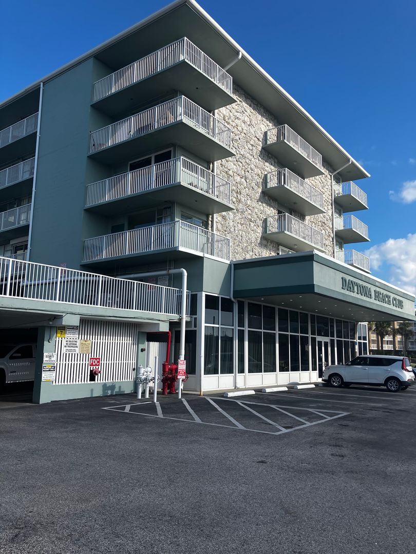 Daytona Beach Condo: 800 N Atlantic Ave