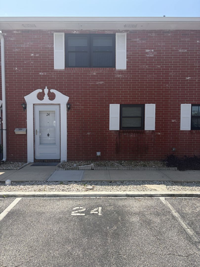 South Daytona Townhome: 2250 S Palmetto Ave # H-24