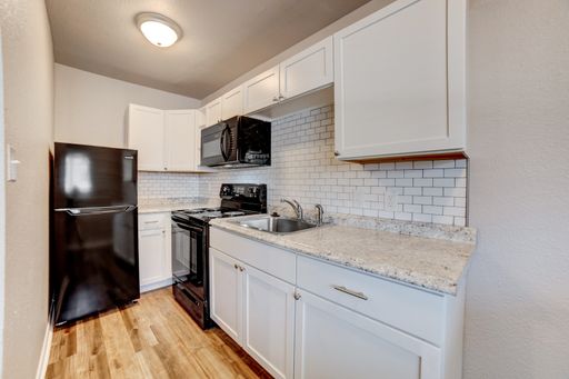 One bedroom apt in Kendall Whittier! – photo 1