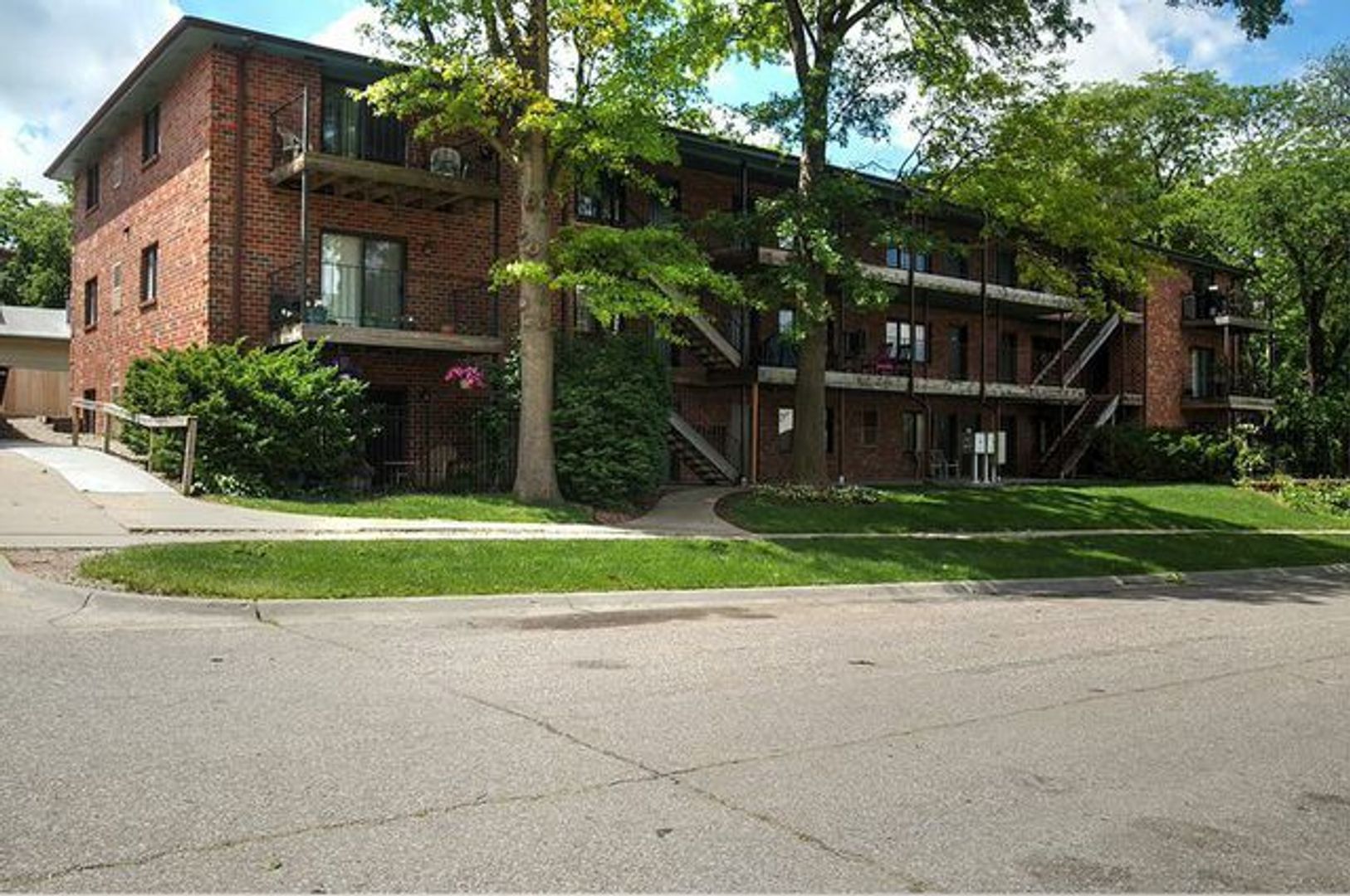 Lincoln Apartment: Cooper & Prescott