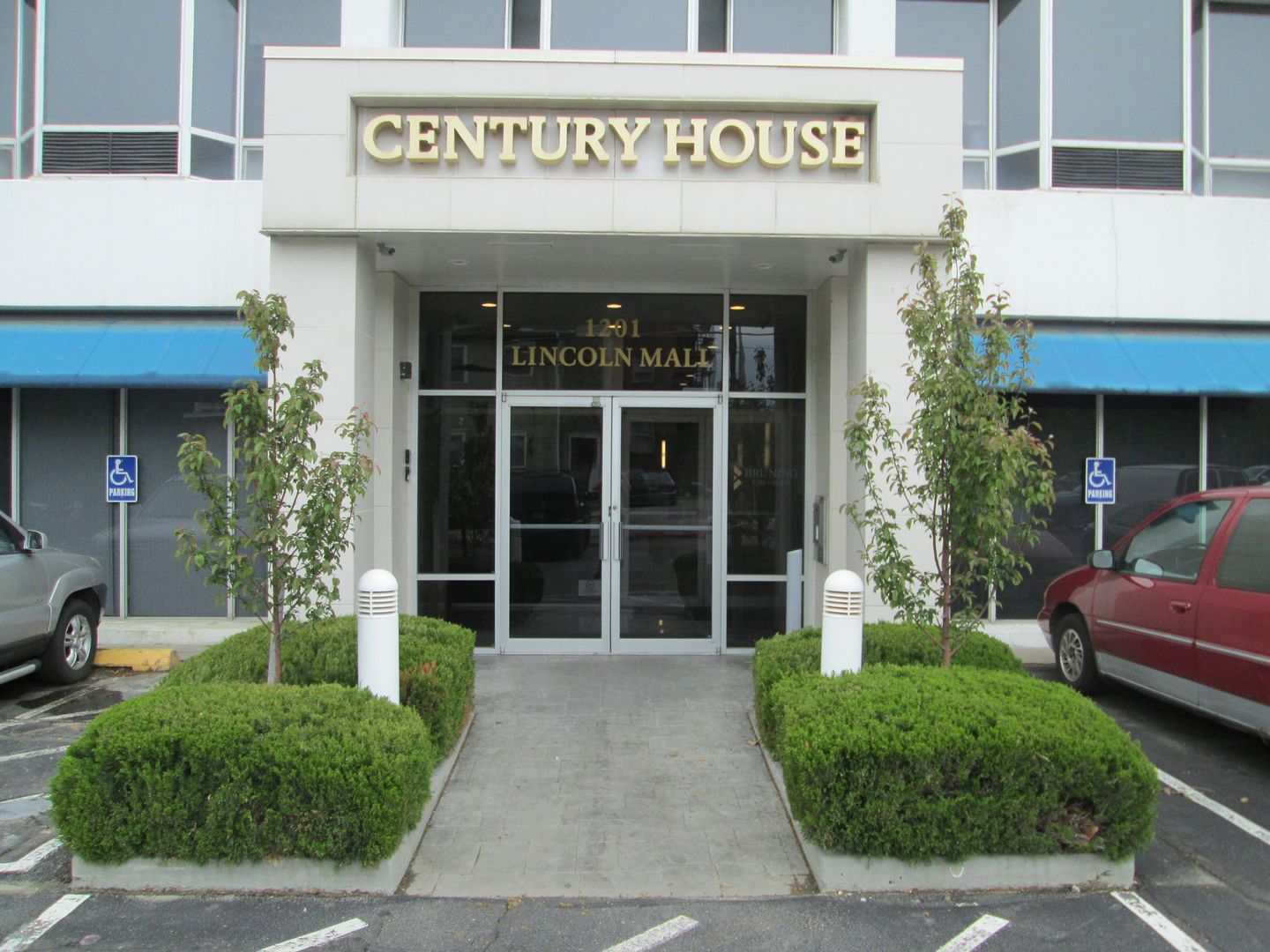 Lincoln Apartment: 1201 Lincoln Mall