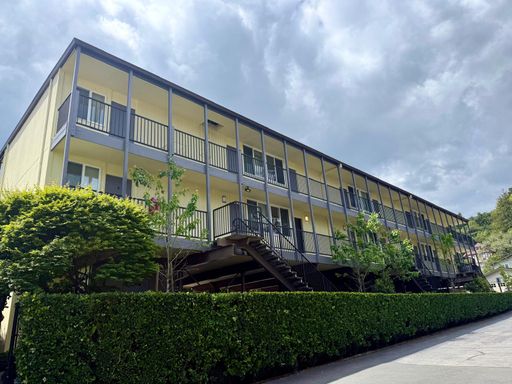 DOWNTOWN LARKSPUR 2 BED / 1 BATH 2-STORY APARTMENT