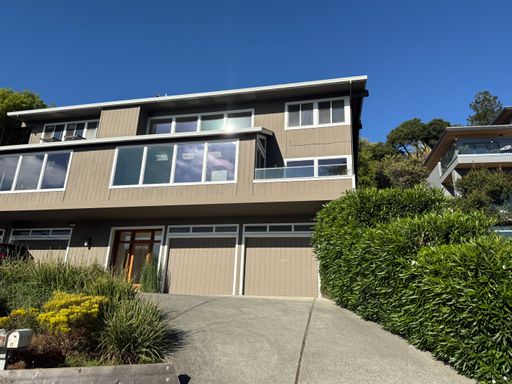OLD TOWN TIBURON 3 BEDROOM / 3 FULL BATH DUPLEX HOME WITH PANARAMIC WATER VIEWS