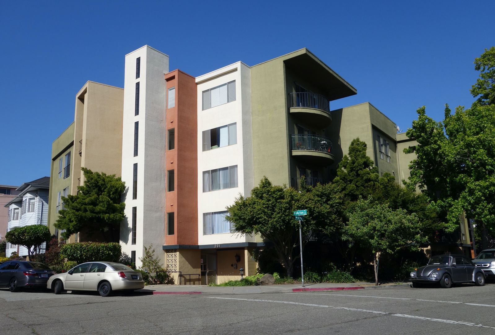 Oakland Apartment: 201 Athol Avenue