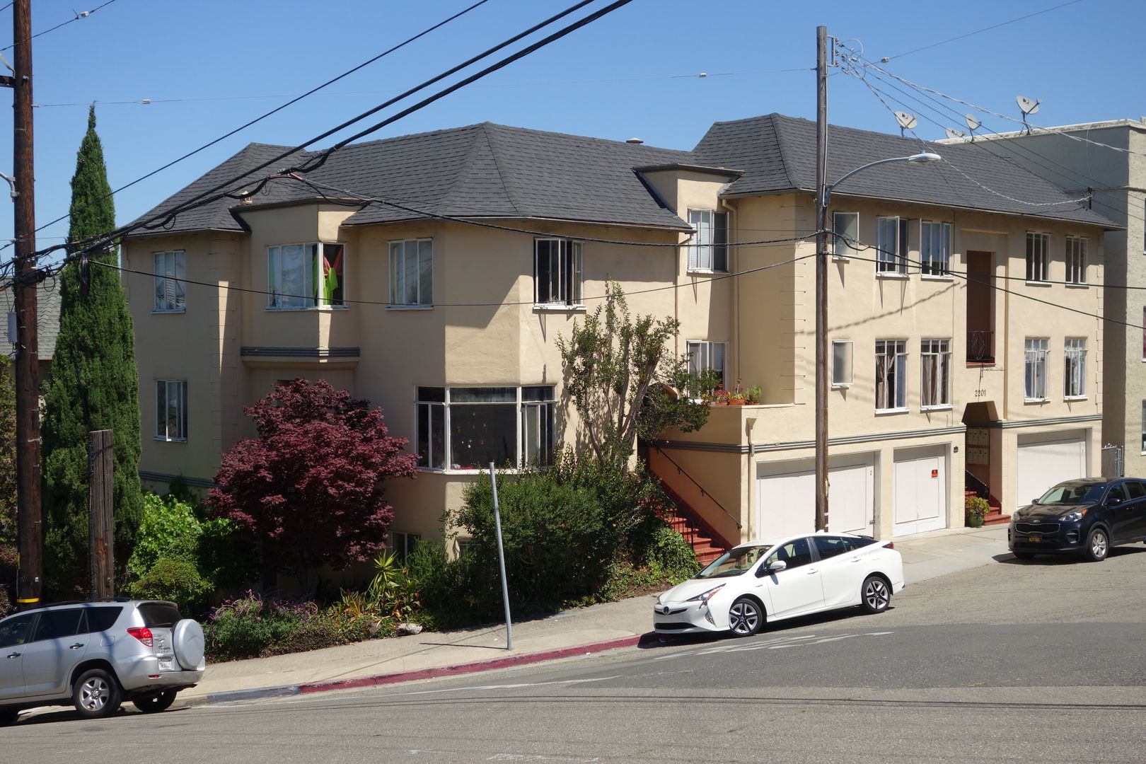 Oakland Apartment: 2201 Carroll Street