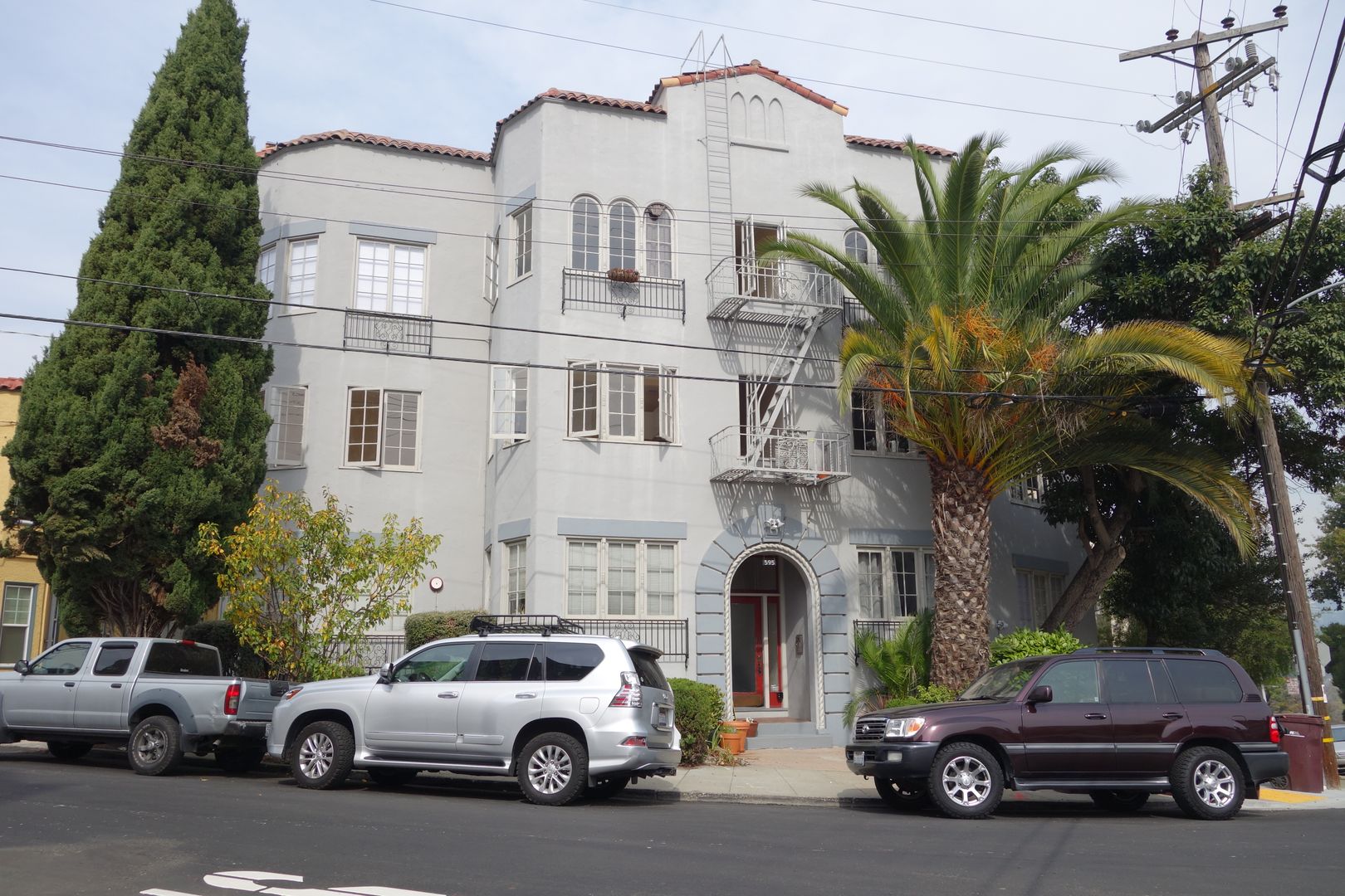 Oakland Apartment: 595 Merritt Avenue