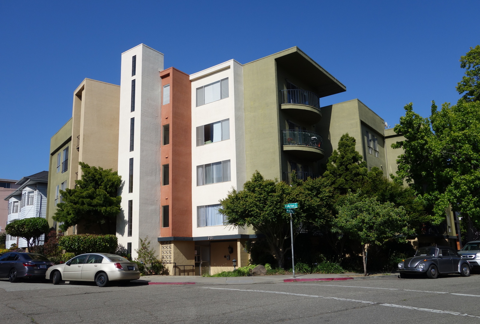 Oakland Apartment: 201 Athol Avenue