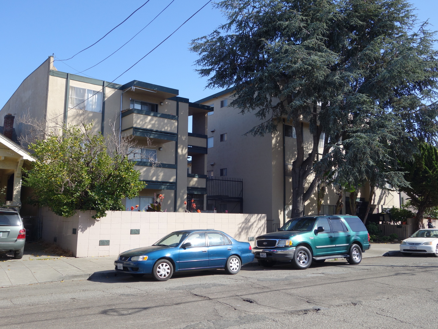 Oakland Apartment: 1530-36 6th Avenue