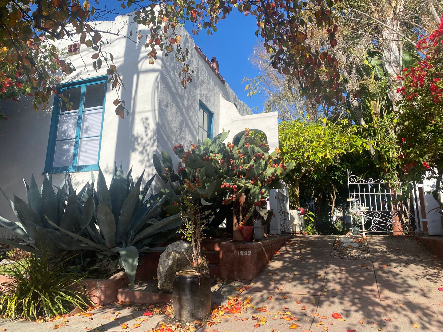 Oakland Apartment: 1090-92 63rd Street