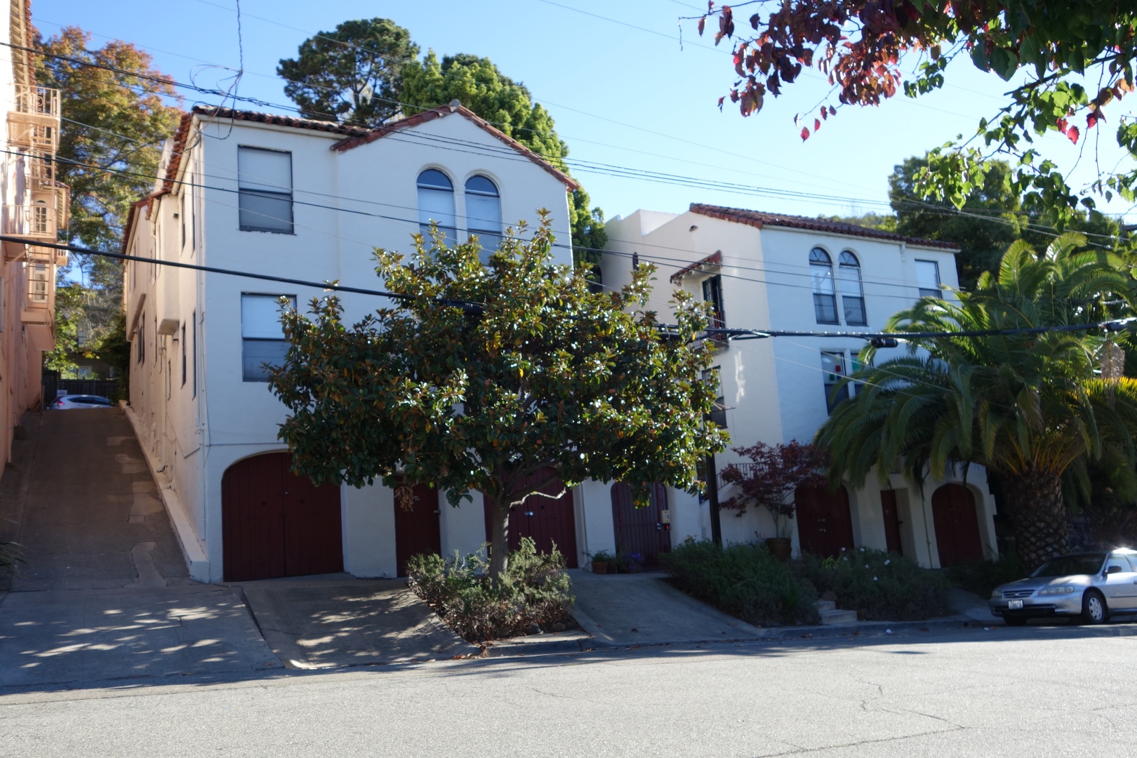 Oakland Apartment: 886 Cleveland Street