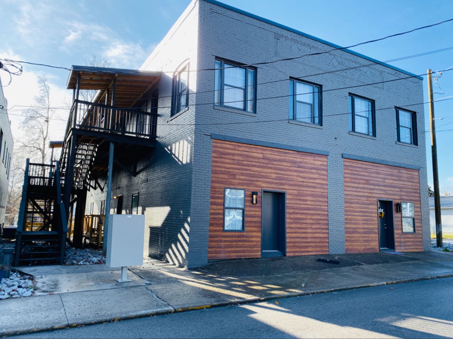 Corbin Apartment: 407 W 4th Street