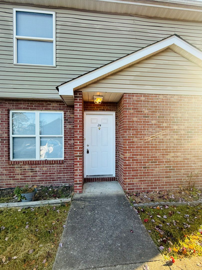 Corbin Apartment: Elaine Court