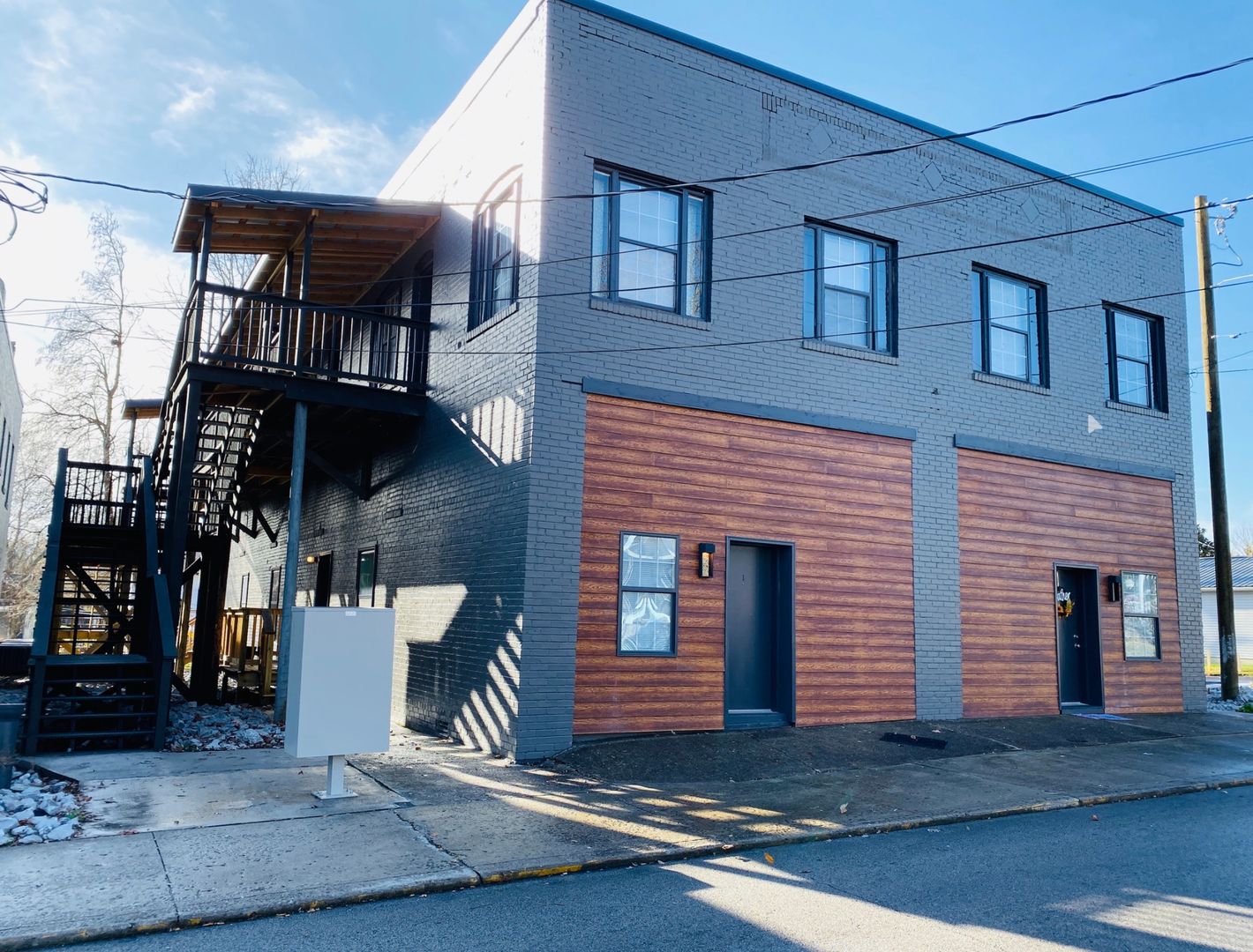 Corbin Apartment: 407 W 4th Street