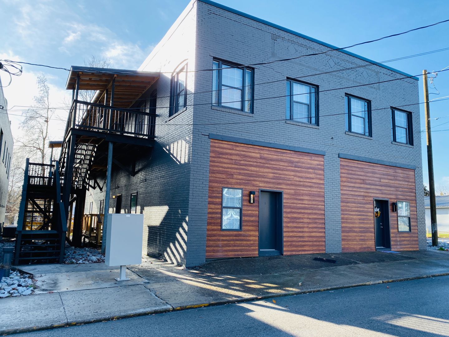 Corbin Apartment: 407 W 4th Street