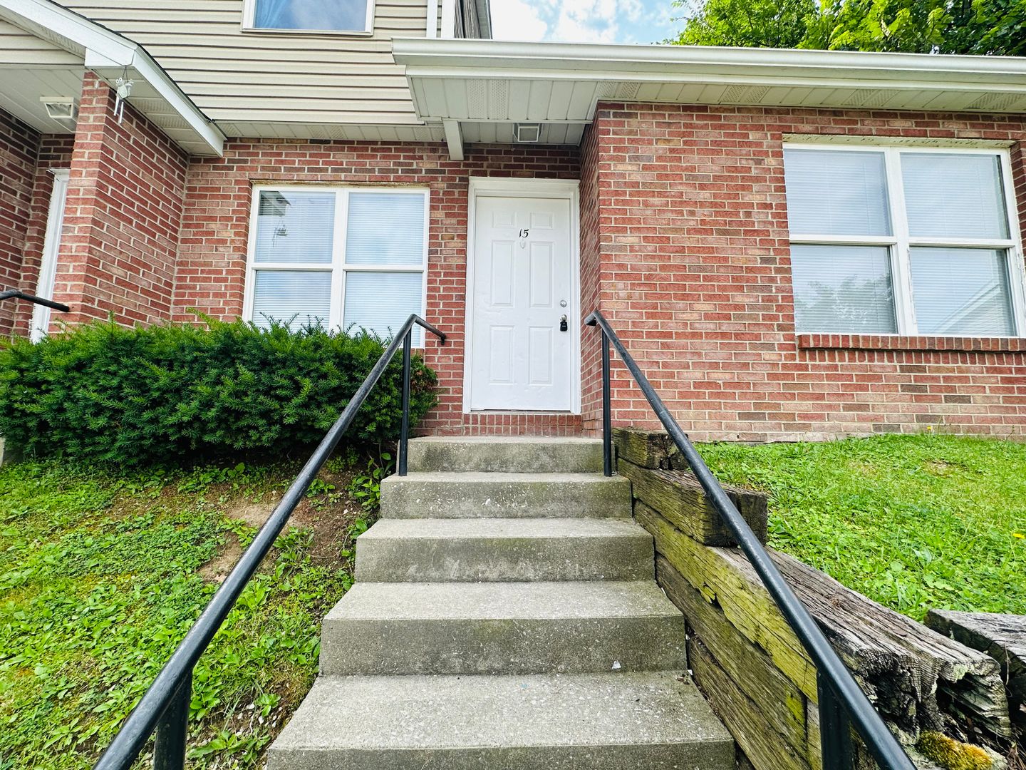 Corbin Apartment: Elaine Court