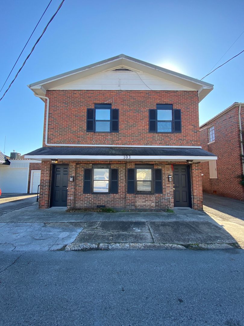 Corbin Apartment: 103 W 6th Street