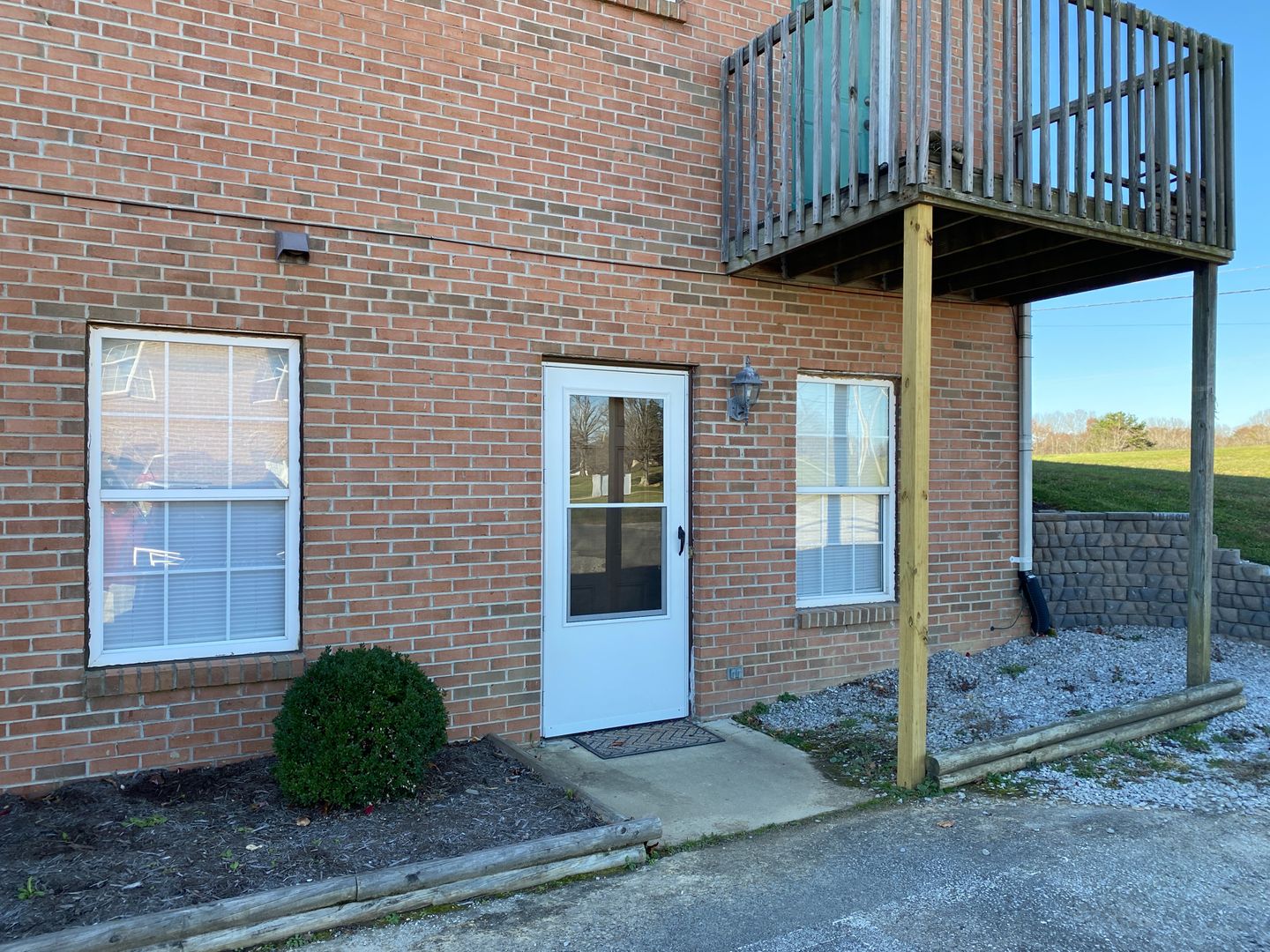 London Apartment: 13 Crescent View Drive