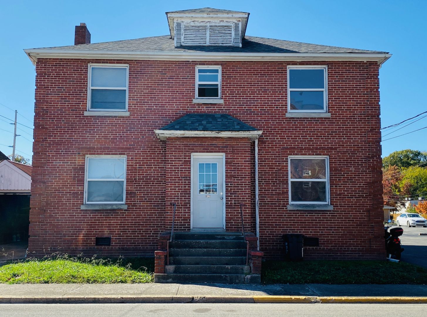 Corbin Apartment: 306 S Kentucky Ave