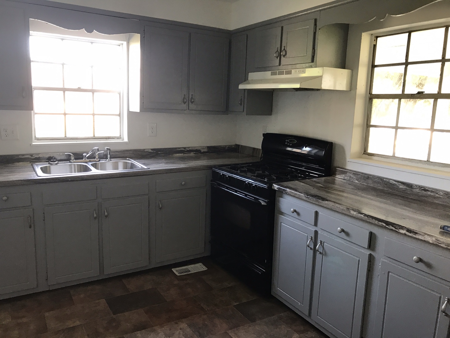 Corbin Apartment: 601 4th Street