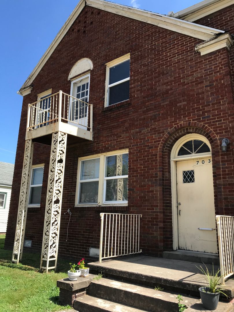 Corbin Apartment: 703 S Kentucky Avenue